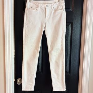 Two by Vince Camuto white jeans. Size 28/6.